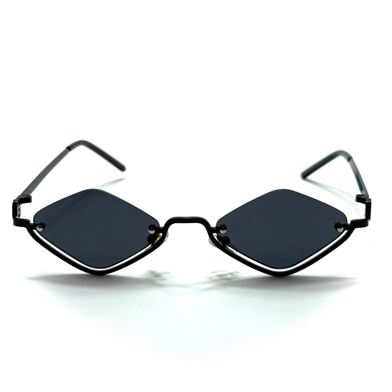 Gucci V-Cut Sunglasses – Bold Angles, Elite Style