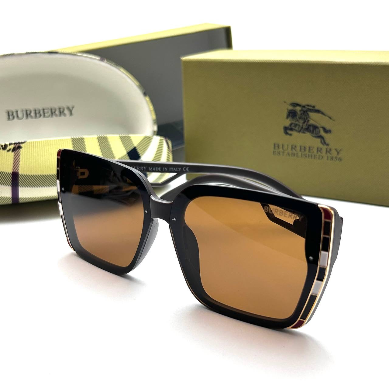 Burberry B4293 – Black / Brown